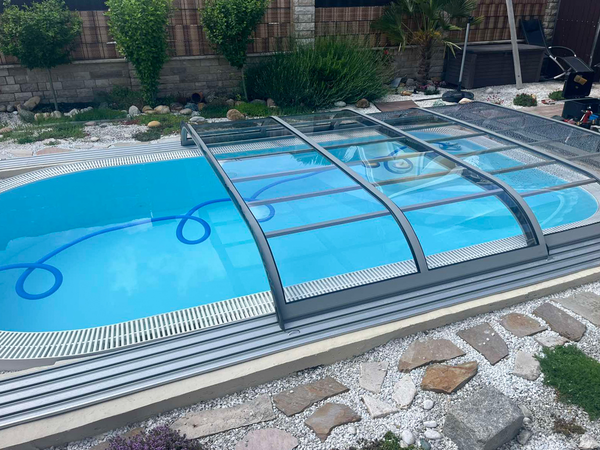 Legalacsonyabb medencefedés, Optic modell kis kertekbe ajánlaott