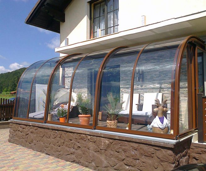 BALKON fedéstípust a falhoz közeli medencék esetében ajánljuk.