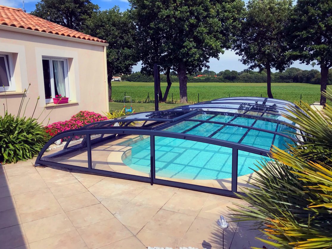 Az ár-érték arány győztes THERMO modell medencefedés zár állípotban.